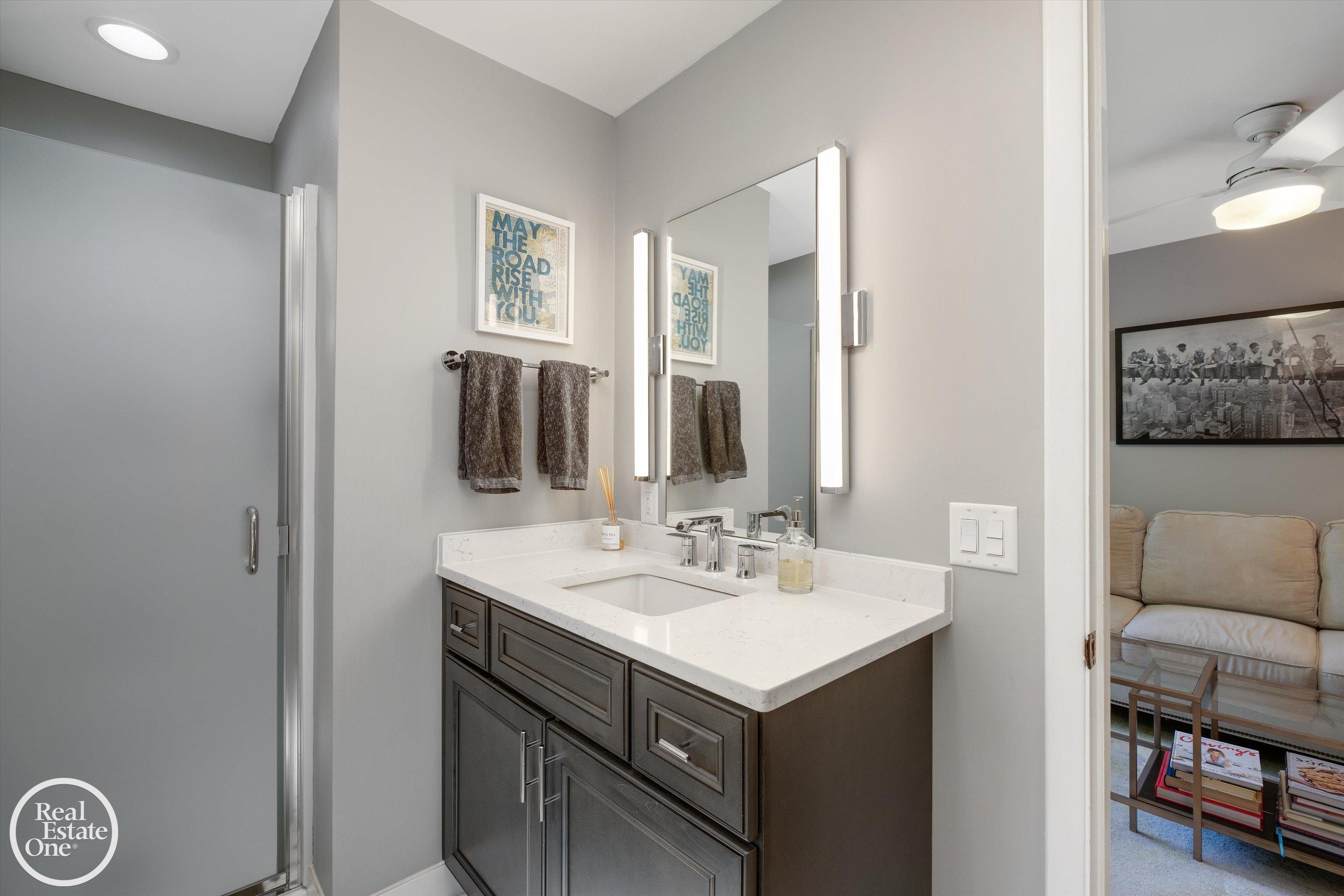 1819 Littlestone Road Grosse Pointe, MI 48236 - Photo 30 of 46 Ensuite Full Bath