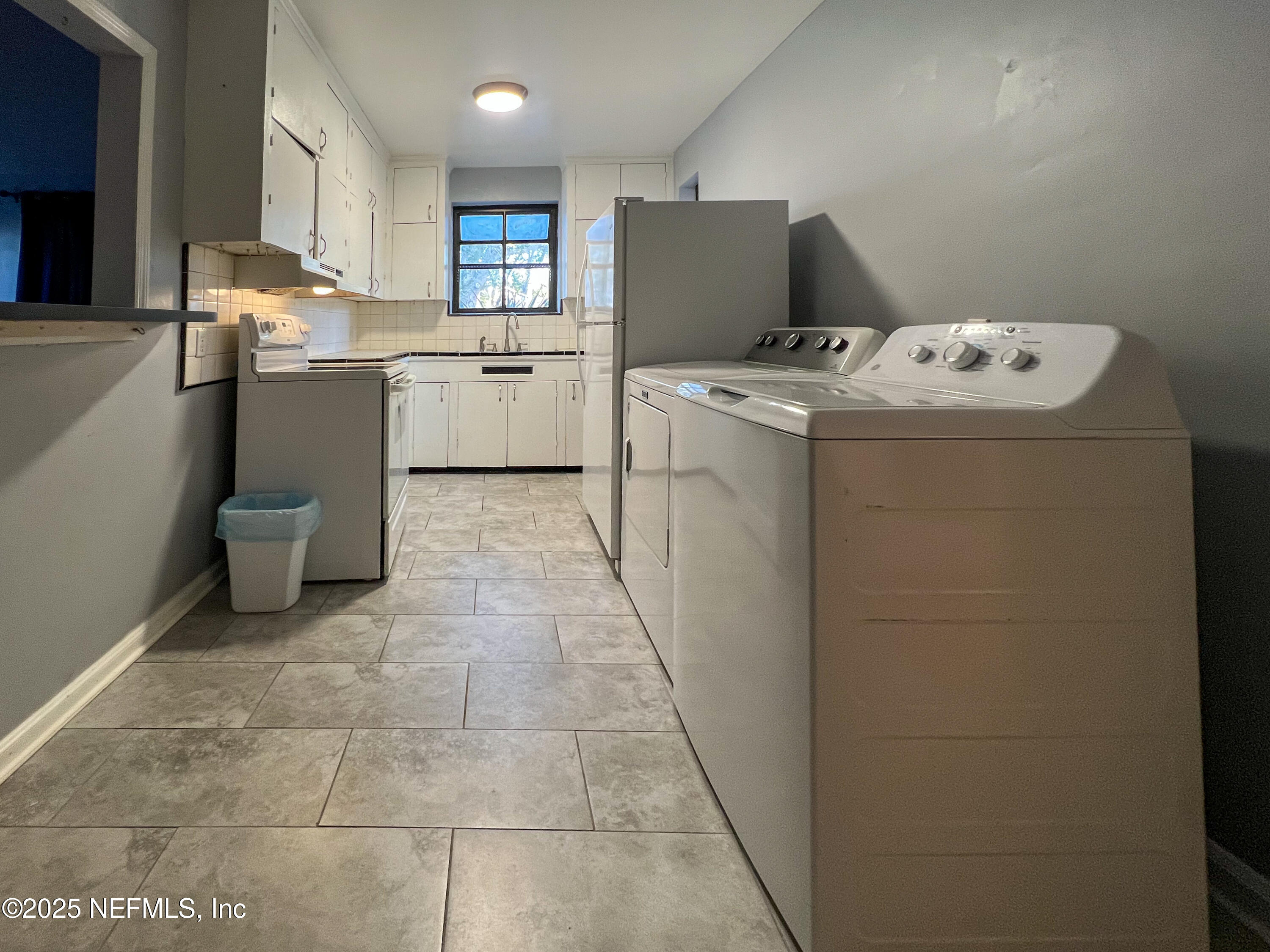 1733 River Road, Unit 1 Jacksonville, FL 32207 - Photo 6 of 16 a utility room with washer and dryer