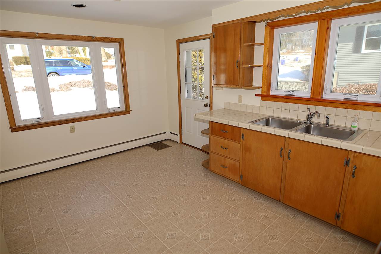 193 Kennard Road Manchester, NH 03104 - Photo 14 of 35