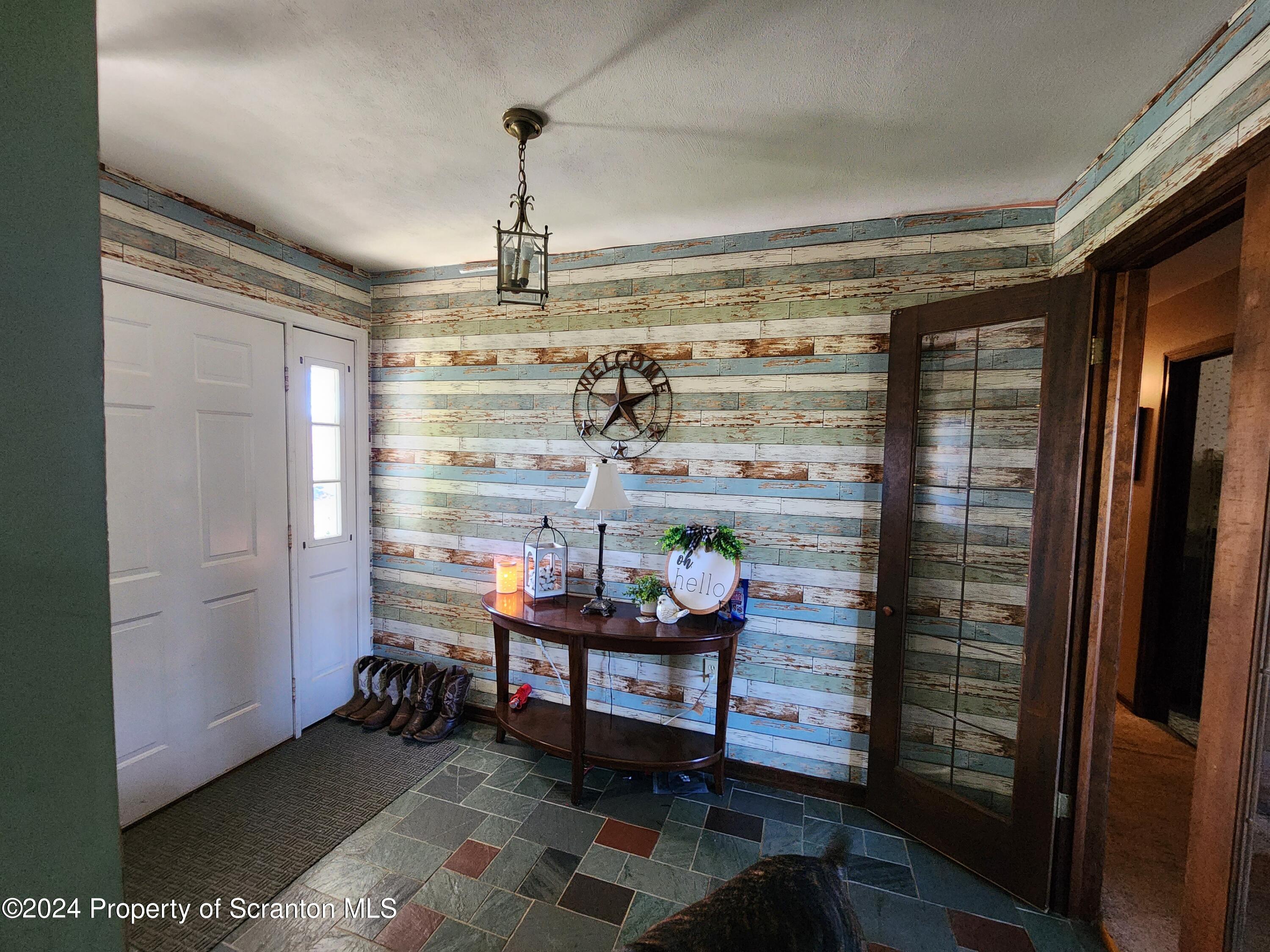 111 Ridge Road Factoryville, PA 18419 - Photo 3 of 13 foyer