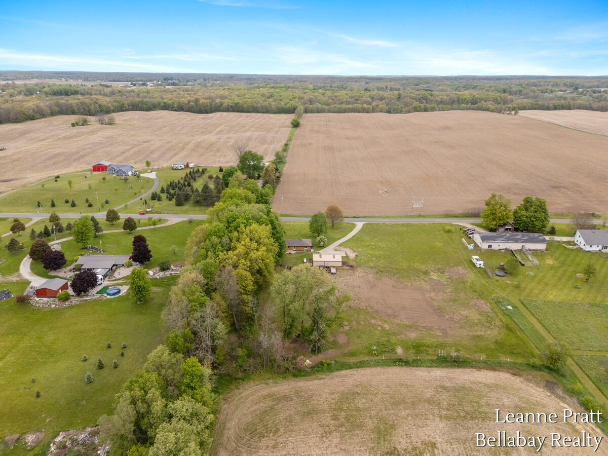 8500 Tasker Road Bellevue, MI 49021 - Photo 11 of 23 8500-Tasker_205