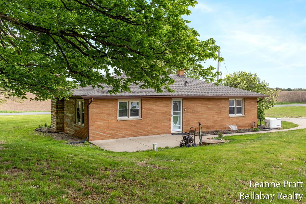 8500 Tasker Road Bellevue, MI 49021 - Photo 4 of 23 8500-Tasker_016