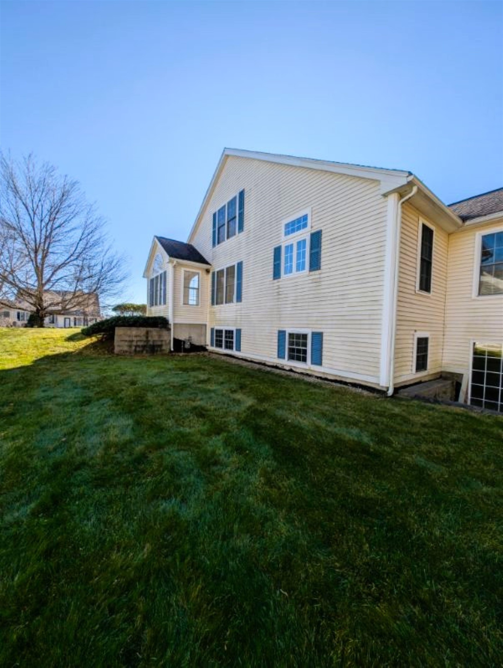 33 Augusta Way Dover, NH 03820 - Photo 4 of 50