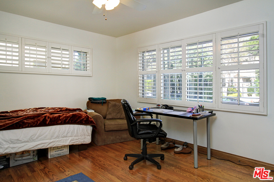 11728 Bellagio Road Los Angeles, CA 90049 - Photo 17 of 25 Gallery Image 17