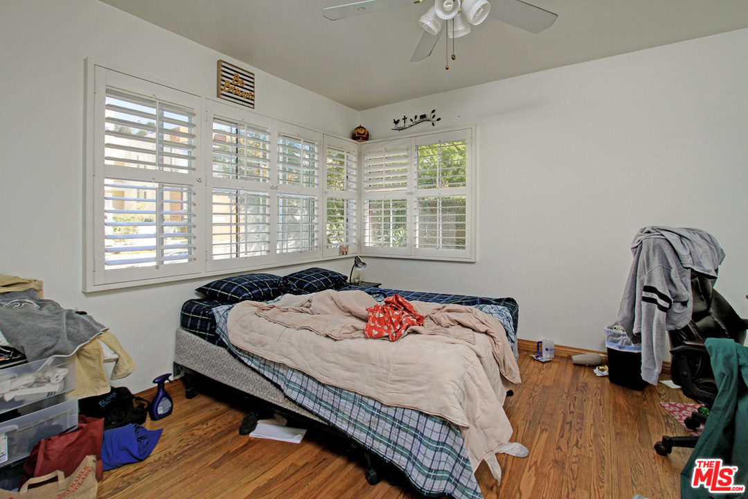11728 Bellagio Road Los Angeles, CA 90049 - Photo 19 of 25 Gallery Image 19