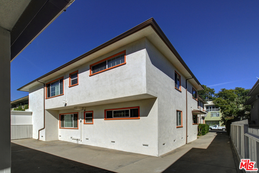 11728 Bellagio Road Los Angeles, CA 90049 - Photo 23 of 25 Gallery Image 23