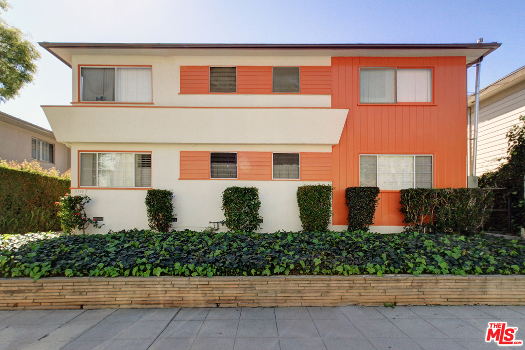 11728 Bellagio Road Los Angeles, CA 90049 - Photo 4 of 25 Gallery Image 4
