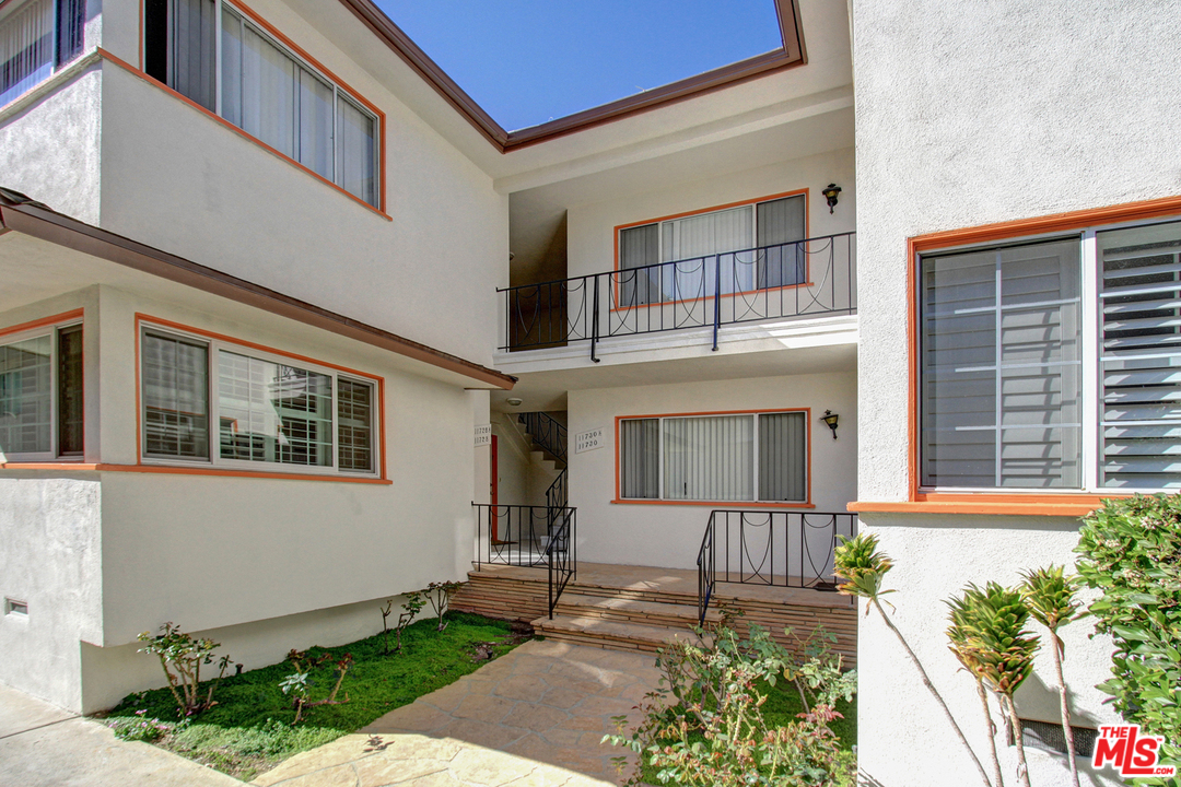 11728 Bellagio Road Los Angeles, CA 90049 - Photo 5 of 25 Gallery Image 5