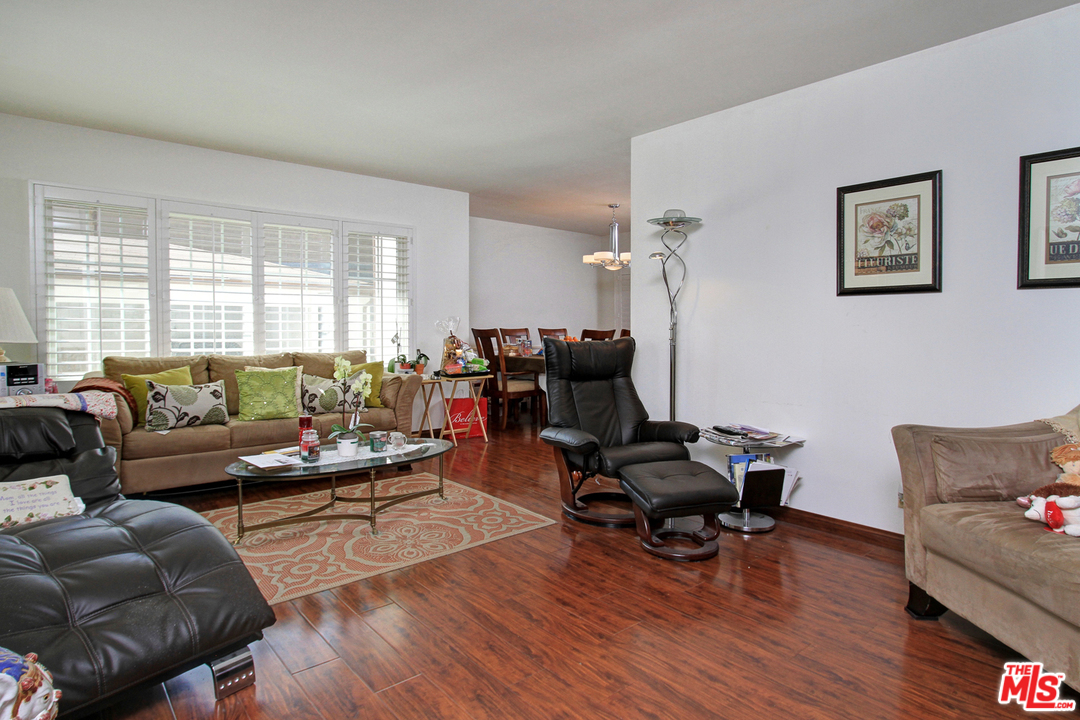 11728 Bellagio Road Los Angeles, CA 90049 - Photo 7 of 25 Gallery Image 7