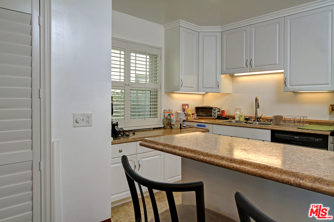 11728 Bellagio Road Los Angeles, CA 90049 - Photo 9 of 25 Gallery Image 9