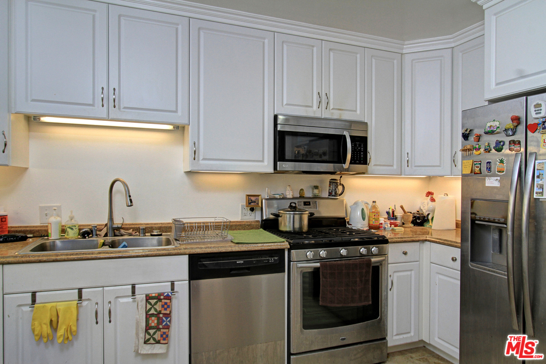 11728 Bellagio Road Los Angeles, CA 90049 - Photo 10 of 25 Gallery Image 10