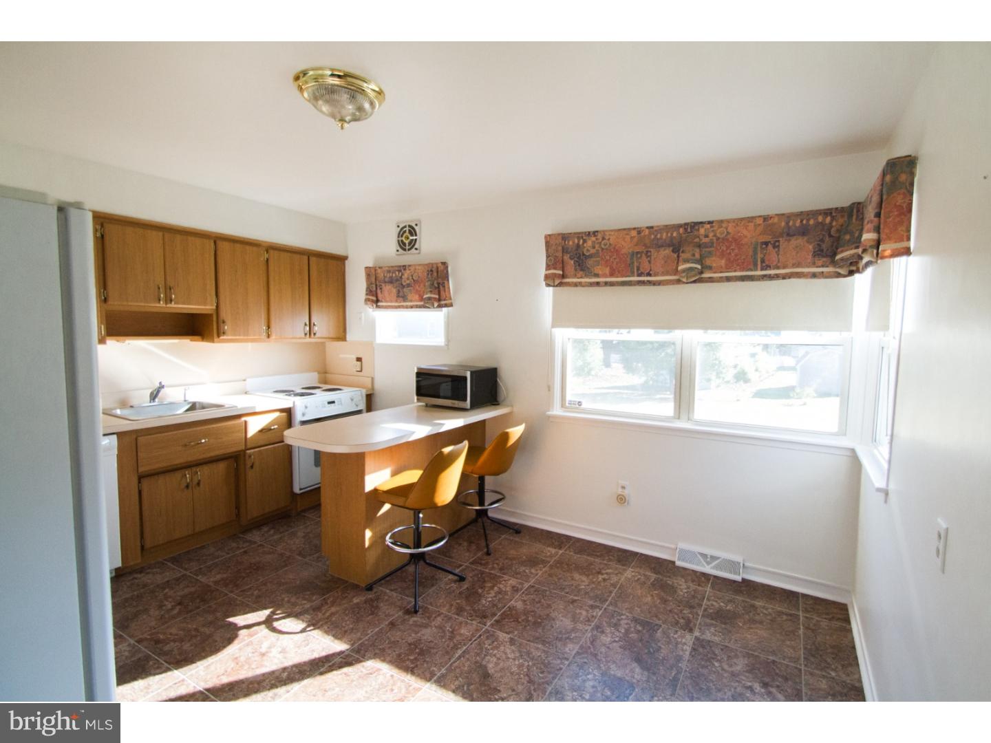 526 Harding Avenue Shillington, PA 19607 - Photo 4 of 25