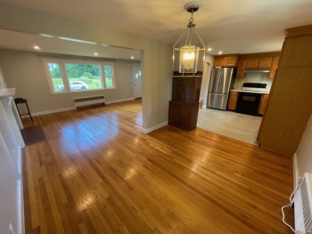 12 Anna Road Woburn, MA 01801 - Photo 6 of 23