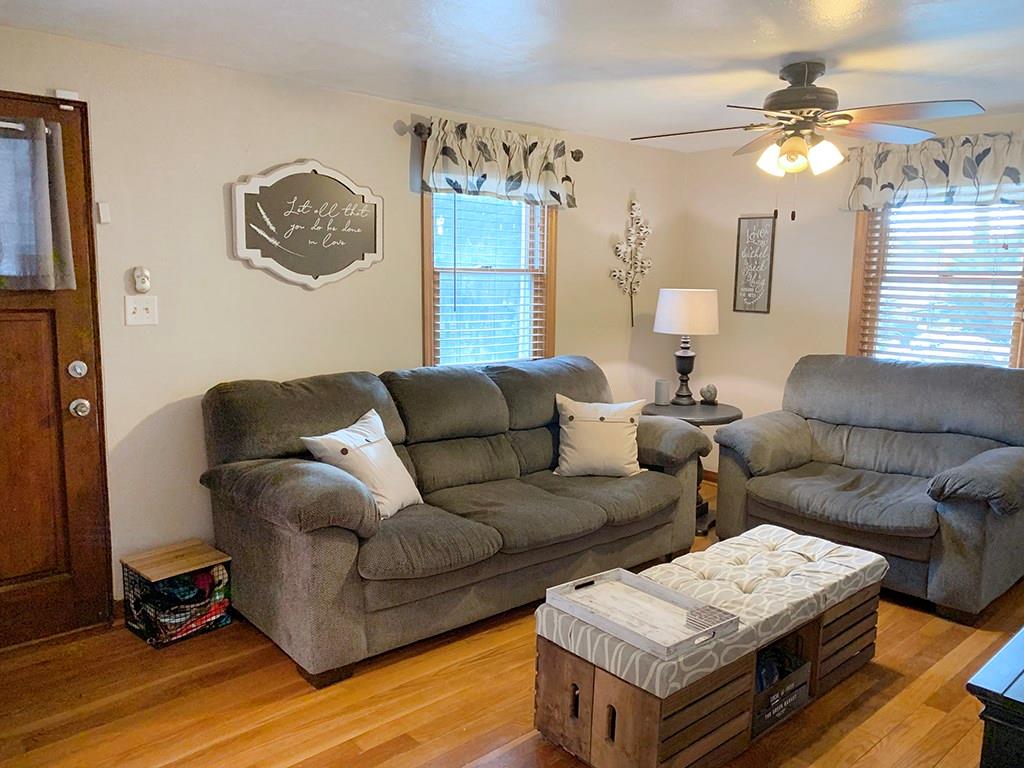 1507 Hollyrood Road Pittsburgh, PA 15227 - Photo 3 of 25 Gallery Image 3
