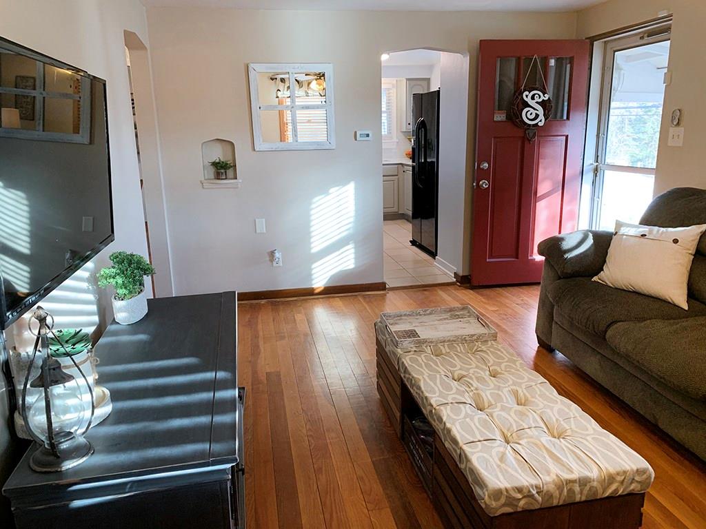 1507 Hollyrood Road Pittsburgh, PA 15227 - Photo 4 of 25 Gallery Image 4