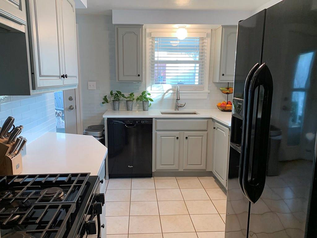 1507 Hollyrood Road Pittsburgh, PA 15227 - Photo 6 of 25 Gallery Image 6