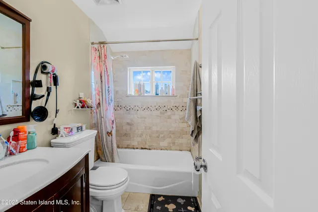 $710,000 | 23 Deirdre Court | Concord