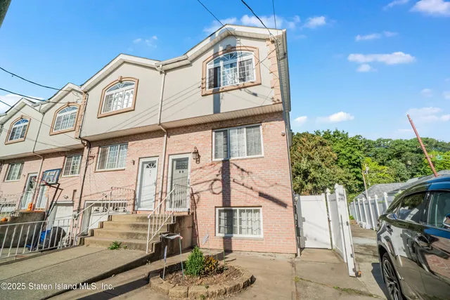 $710,000 | 23 Deirdre Court | Concord