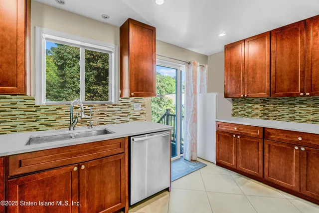 $710,000 | 23 Deirdre Court | Concord