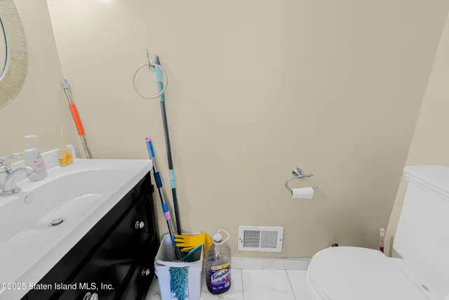 $710,000 | 23 Deirdre Court | Concord