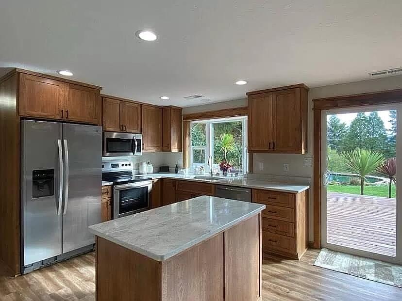 68593 Ridge Road North Bend, OR 97459 - Photo 3 of 53 48
