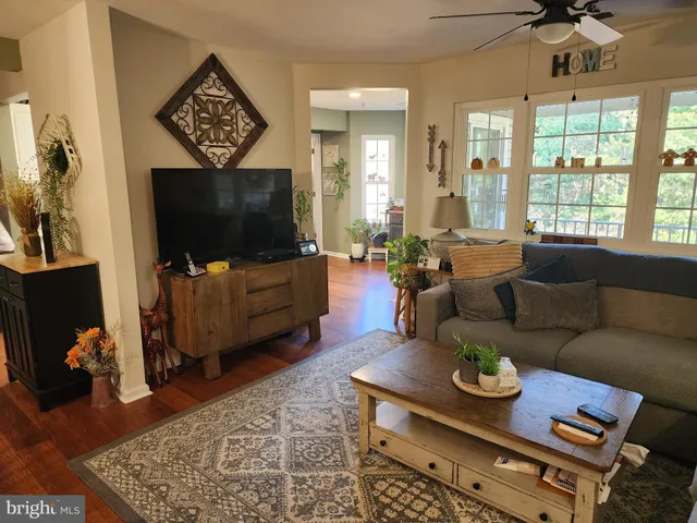 $340,000 | 132 Mowat Circle, Hamilton, NJ 08690