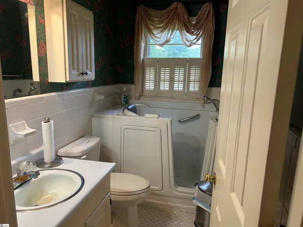 $275,000 | 101 Sumter Street, Clinton, SC 29325