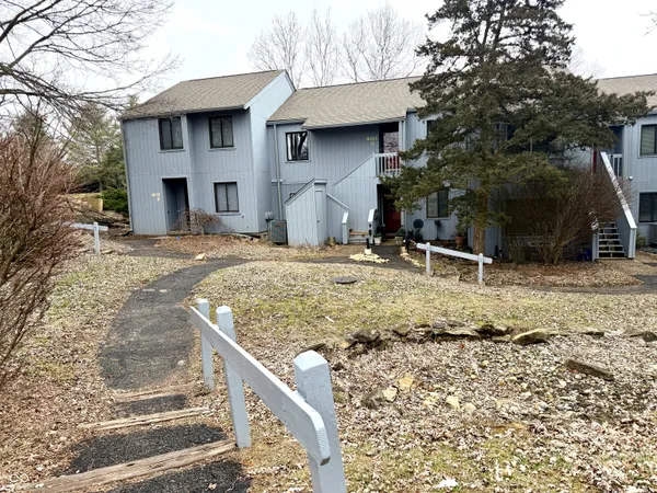$172,000 | 9021 South Pointe Ridge Lane, Unit 11, Bloomington, IN 47401