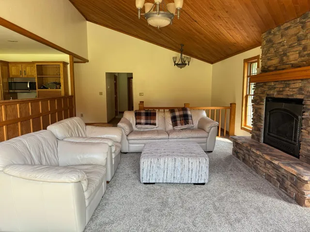 $750,000 | 1449 3 1/2 Avenue, Dallas, WI 54733