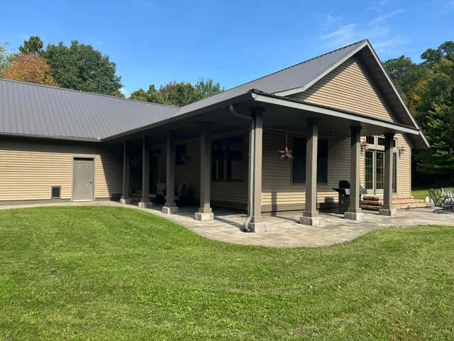 $750,000 | 1449 3 1/2 Avenue, Dallas, WI 54733