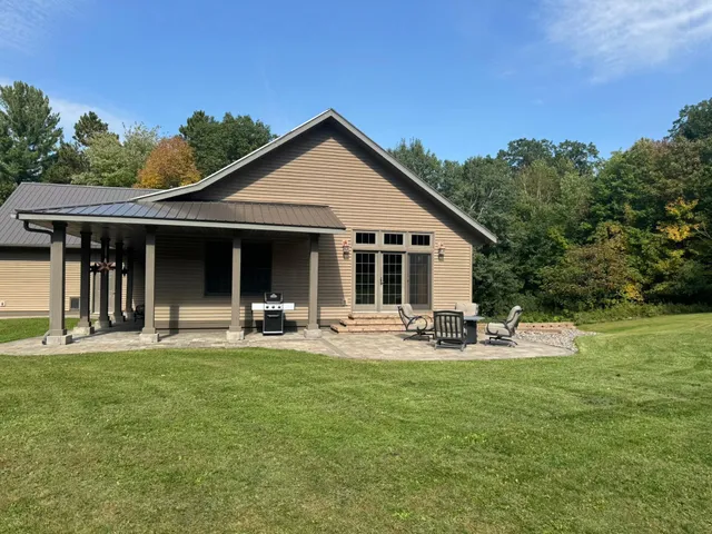 $750,000 | 1449 3 1/2 Avenue, Dallas, WI 54733