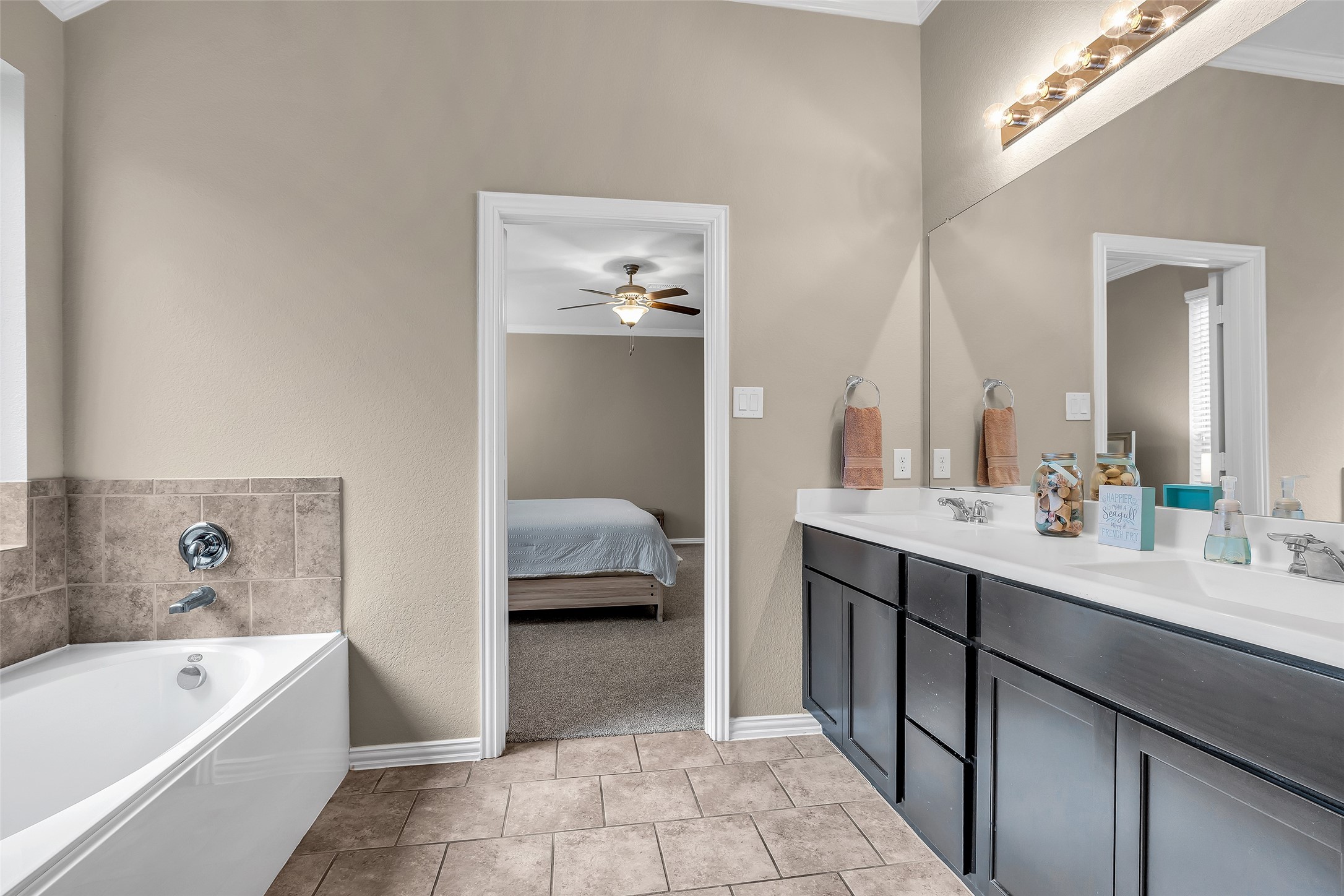 34 Sawbridge Circle Spring, TX 77389 - Photo 22 of 38 Complete with double sinks.