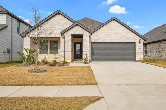 $2,500 | 522 River Rdg Drive, McKinney, TX 75071