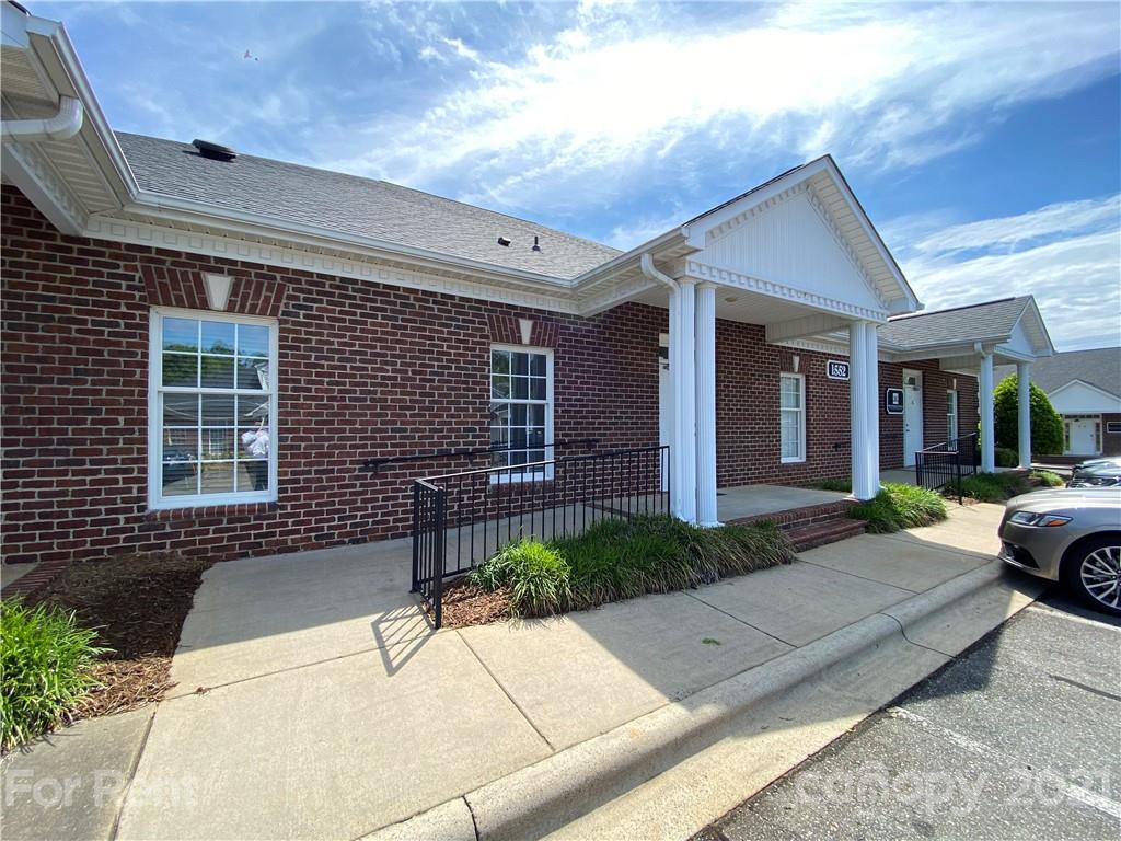 1552 Union Road, Unit B Gastonia, NC 28054 - Photo 4 of 12 a backyard of a house with outdoor seating