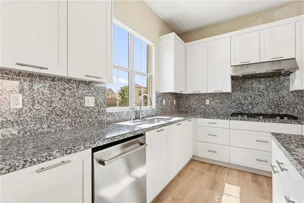 $6,200 | 131 Halworth, Irvine, CA 92618