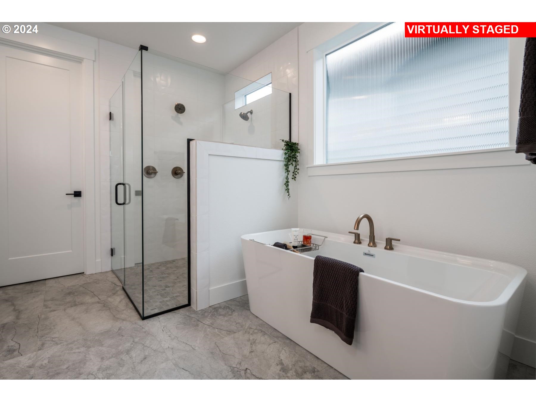 1119 South Mountain Place Ridgefield, WA 98642 - Photo 15 of 17 a bathroom with a bathtub and a sink