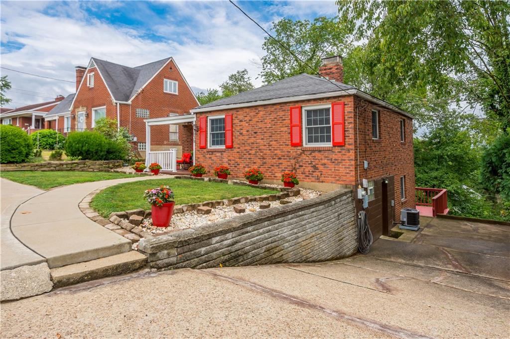 1039 Prospect Road Pittsburgh, PA 15227 - Photo 3 of 33 Gallery Image 3
