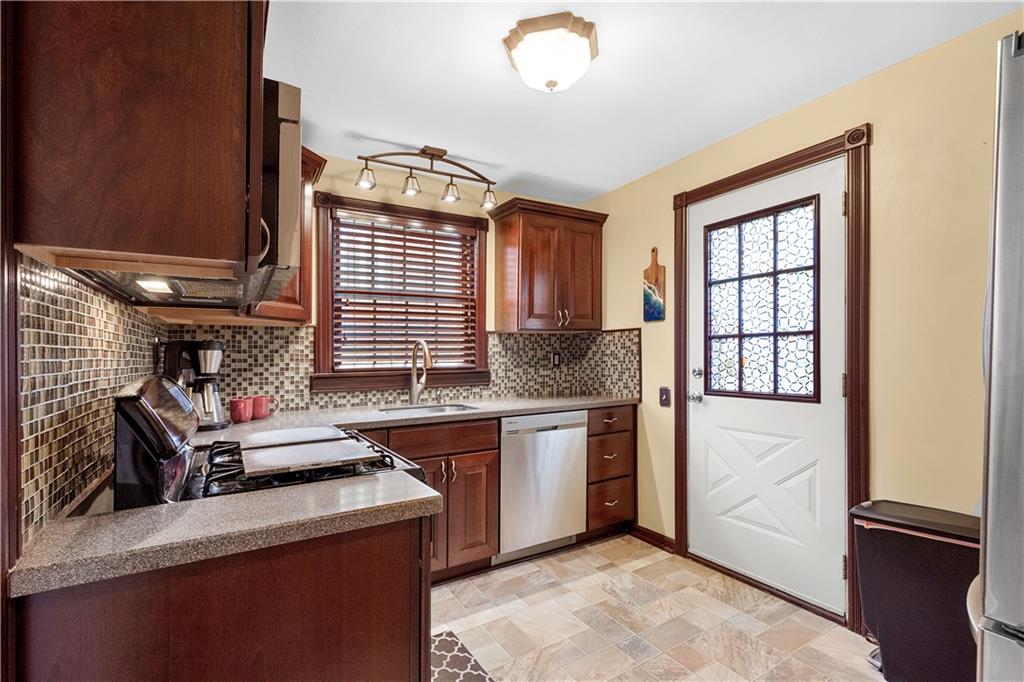 1039 Prospect Road Pittsburgh, PA 15227 - Photo 9 of 33 Gallery Image 9