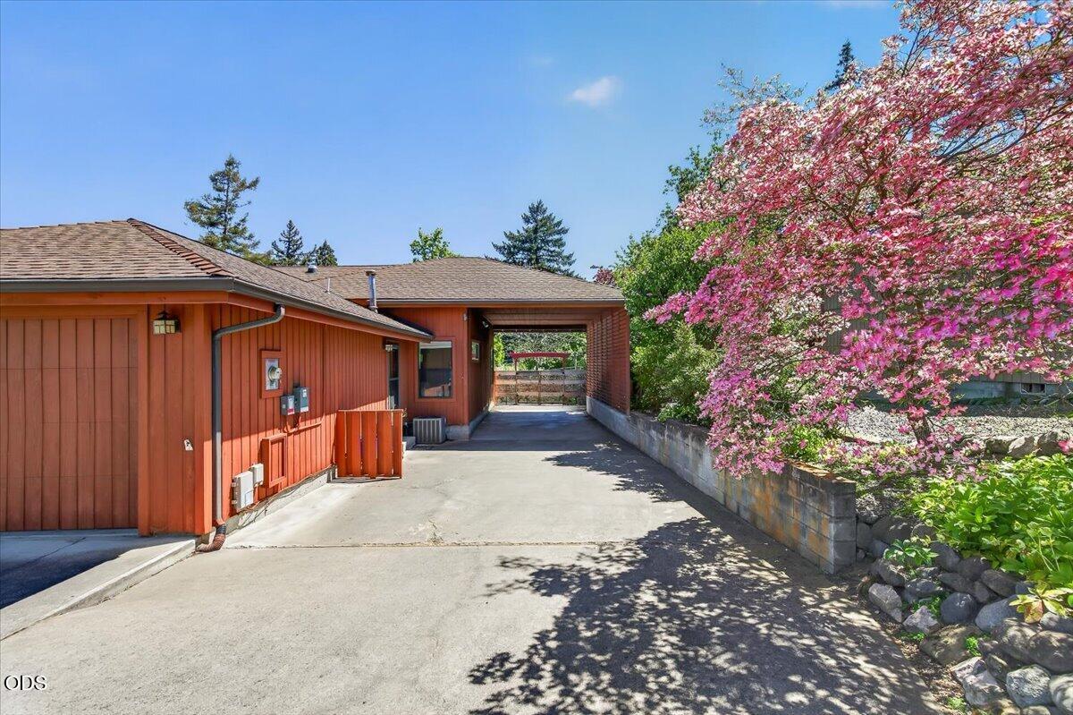 1056 Beswick Way Ashland, OR 97520 - Photo 44 of 47