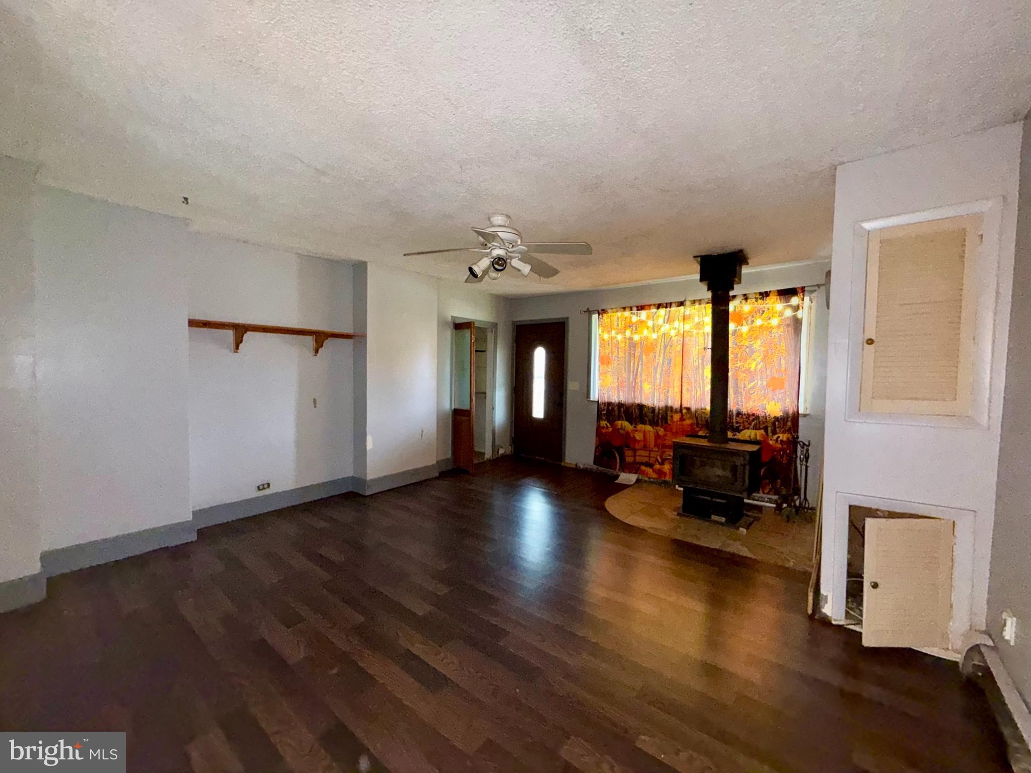 344 Savannah Road Baltimore, MD 21221 - Photo 5 of 22