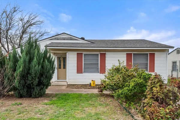 front view of house with a yard
