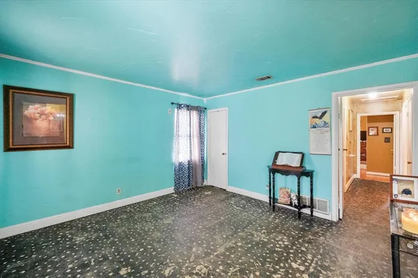 a view of empty room with window and ceiling fan