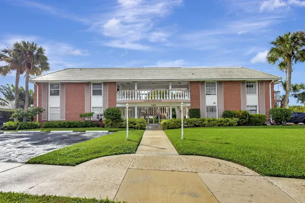 $133,000 | 148 Yacht Club Drive, Unit 5, North Palm Beach, FL 33408