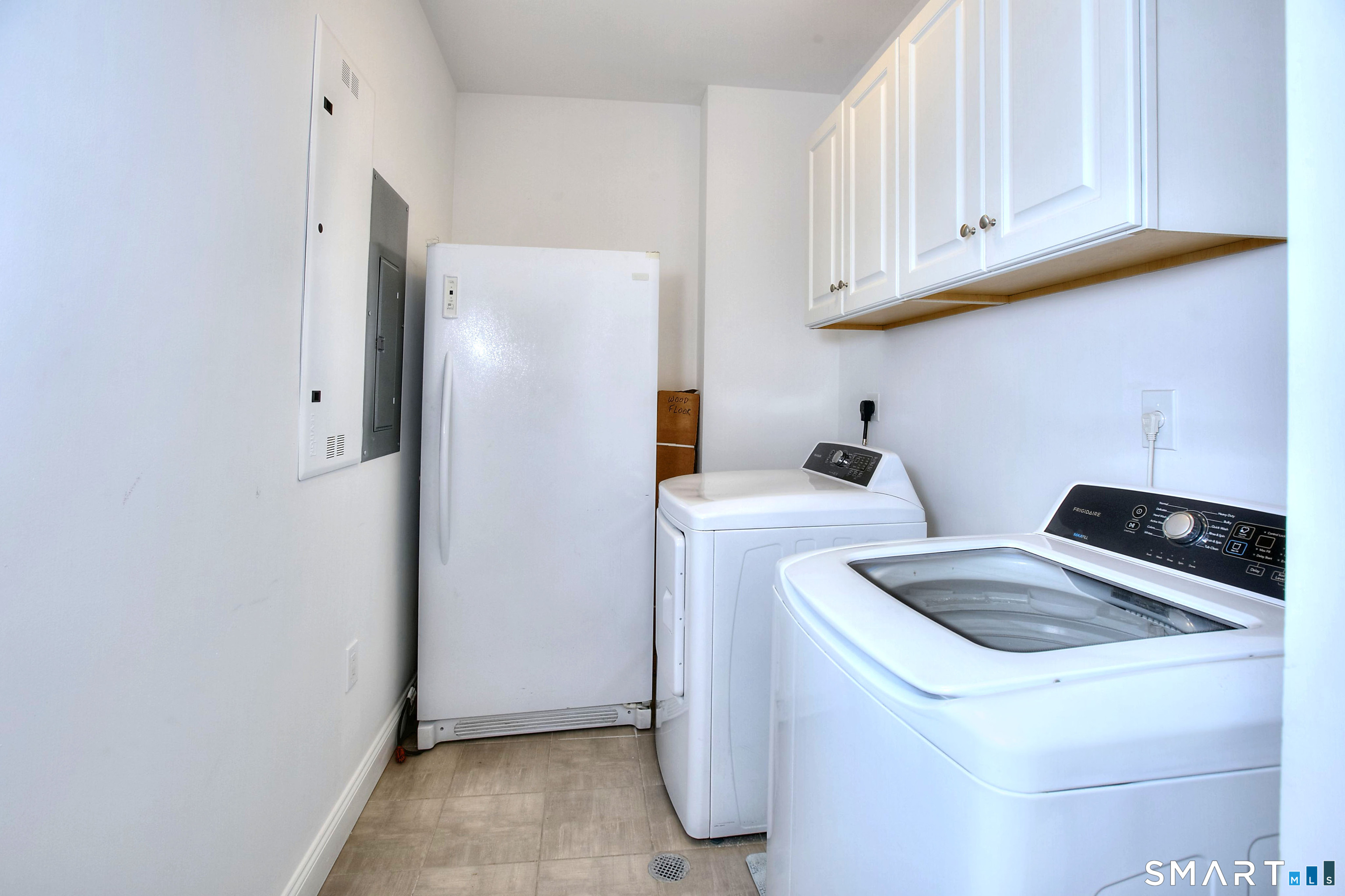 77 Sunset Lane, Unit 335 Ridgefield, CT 06877 - Photo 15 of 25 a utility room with dryer and washer