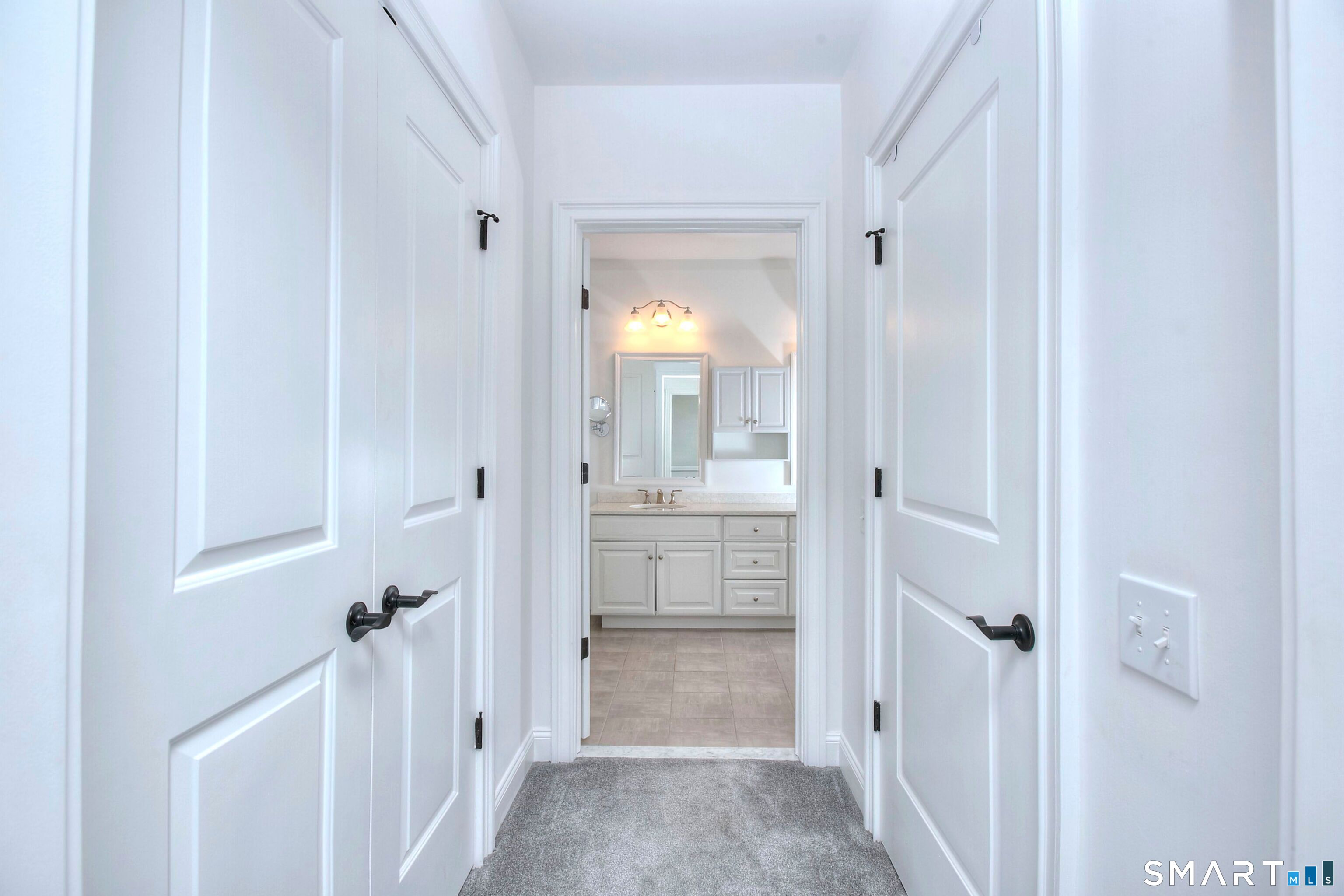 77 Sunset Lane, Unit 335 Ridgefield, CT 06877 - Photo 10 of 25 a view of a bathroom from a hallway