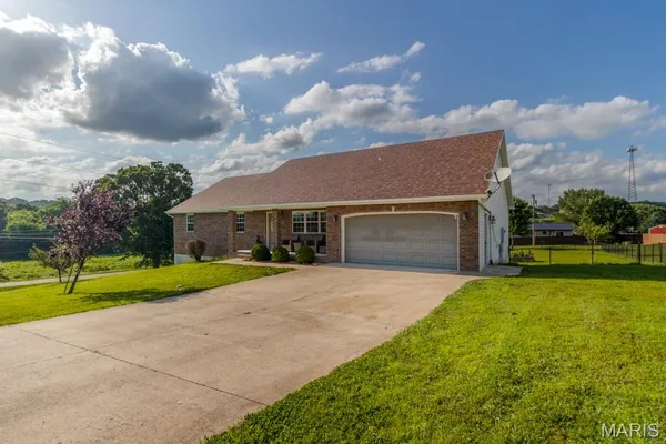 $398,600 | 20485 Stagecoach Road, Waynesville, MO 65583