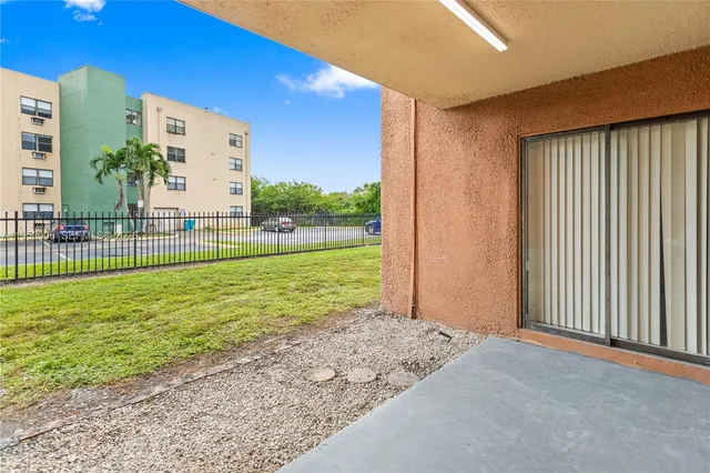 $2,750 | 17500 Northwest 68th Avenue, Unit D1004, Hialeah, FL 33015