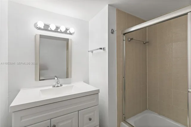 $2,750 | 17500 Northwest 68th Avenue, Unit D1004, Hialeah, FL 33015