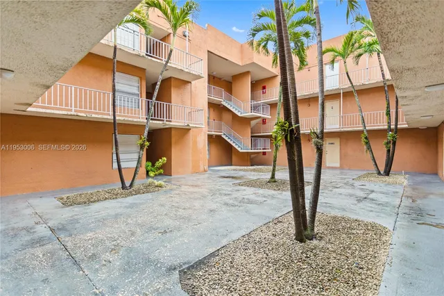$2,750 | 17500 Northwest 68th Avenue, Unit D1004, Hialeah, FL 33015
