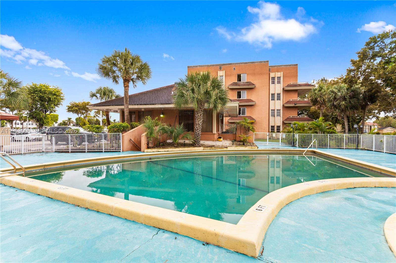 17500 Northwest 68th Avenue, Unit D1004 Hialeah, FL 33015 - Photo 39 of 40